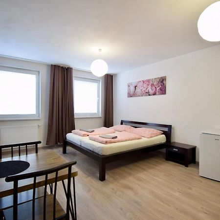 Apartman Zlatovska 22B Тренчин Екстер'єр фото