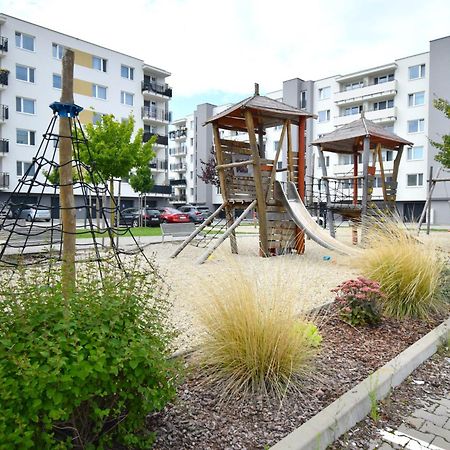 Apartman Zlatovska 22B Тренчин Екстер'єр фото