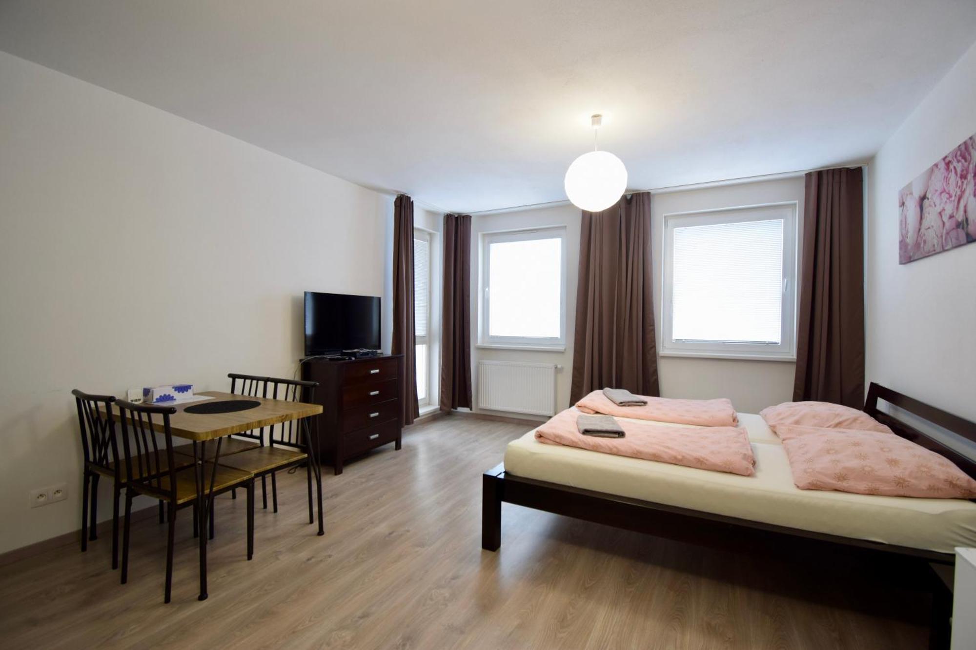 Apartman Zlatovska 22B Тренчин Екстер'єр фото