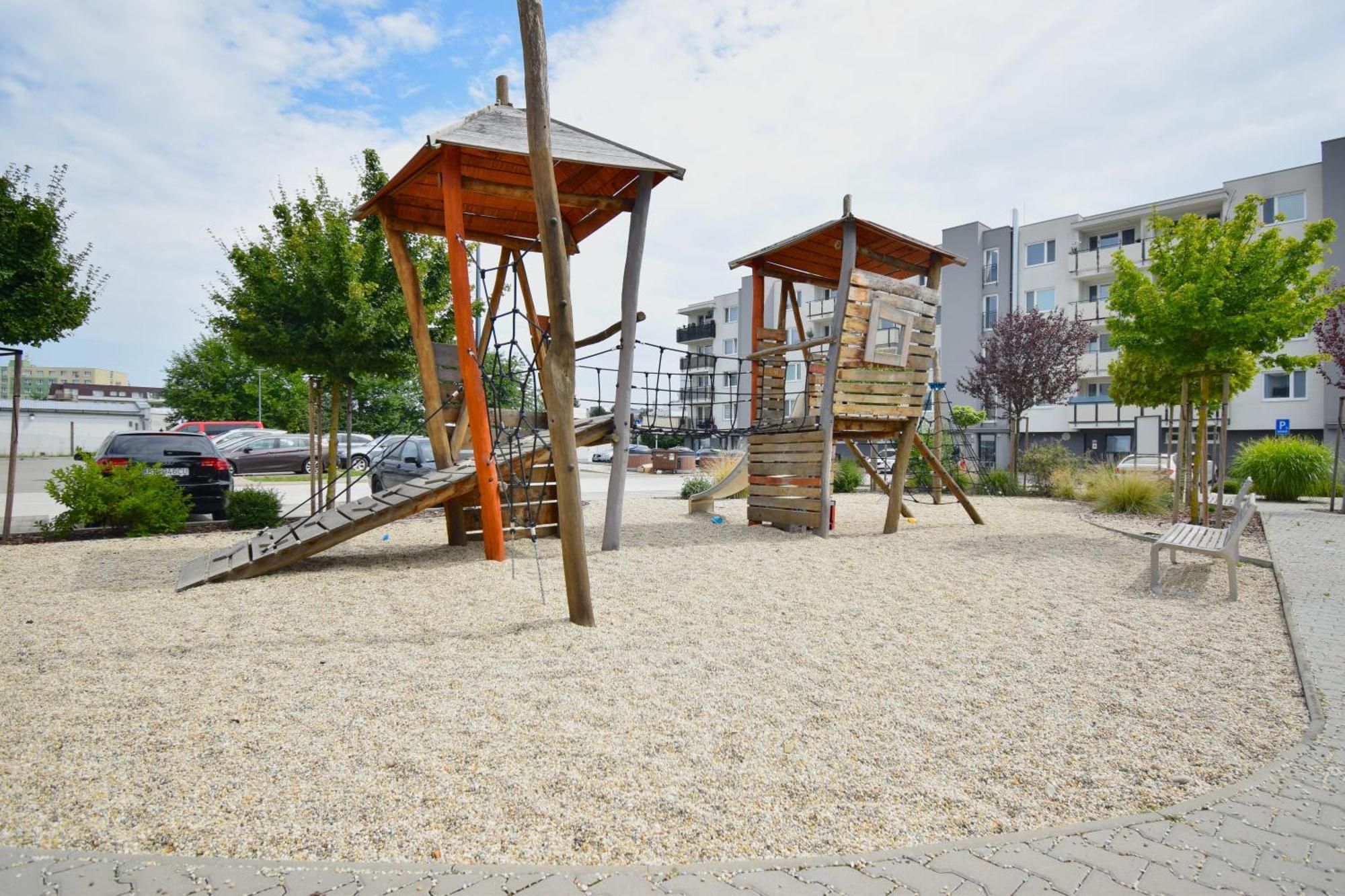 Apartman Zlatovska 22B Тренчин Екстер'єр фото